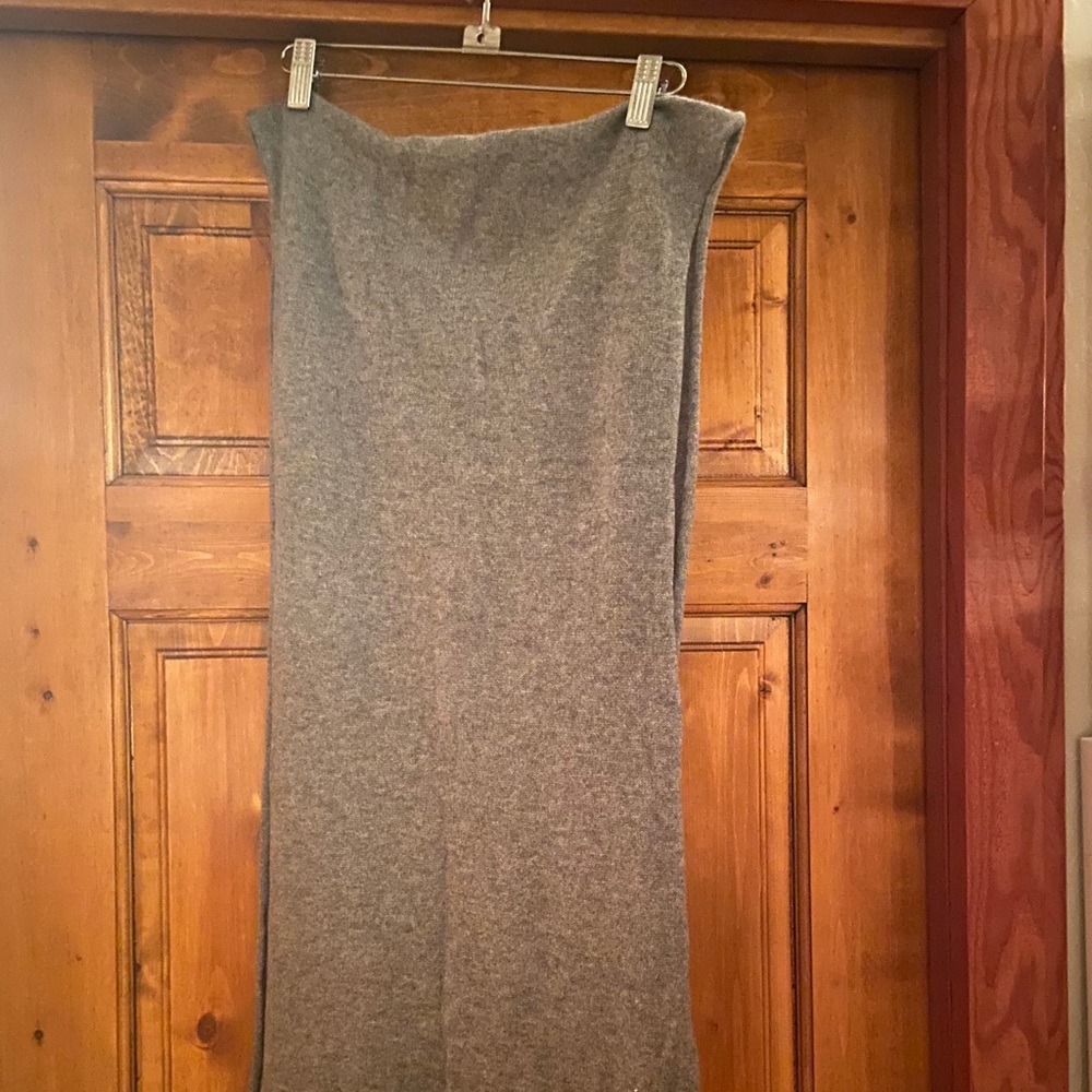 Cashmere scarf in grey. Very soft.